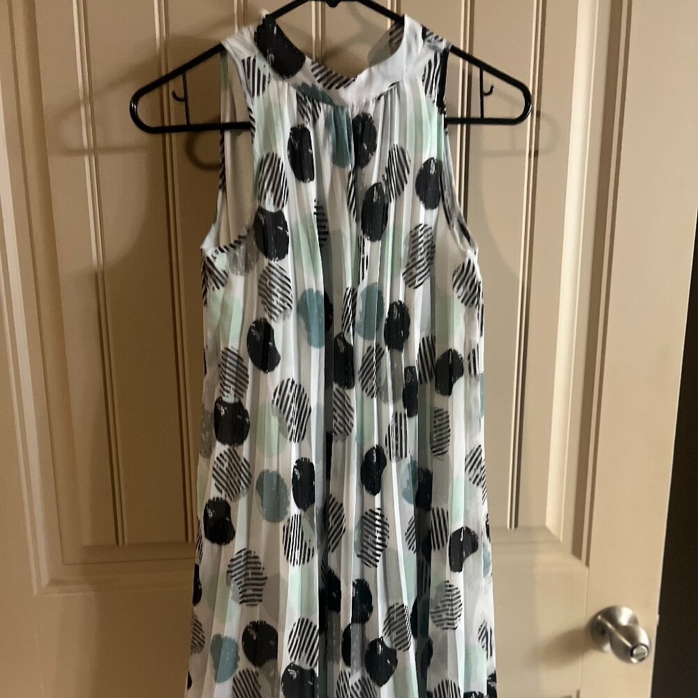 Sleeveless Junior Small Black and green dotted dress.